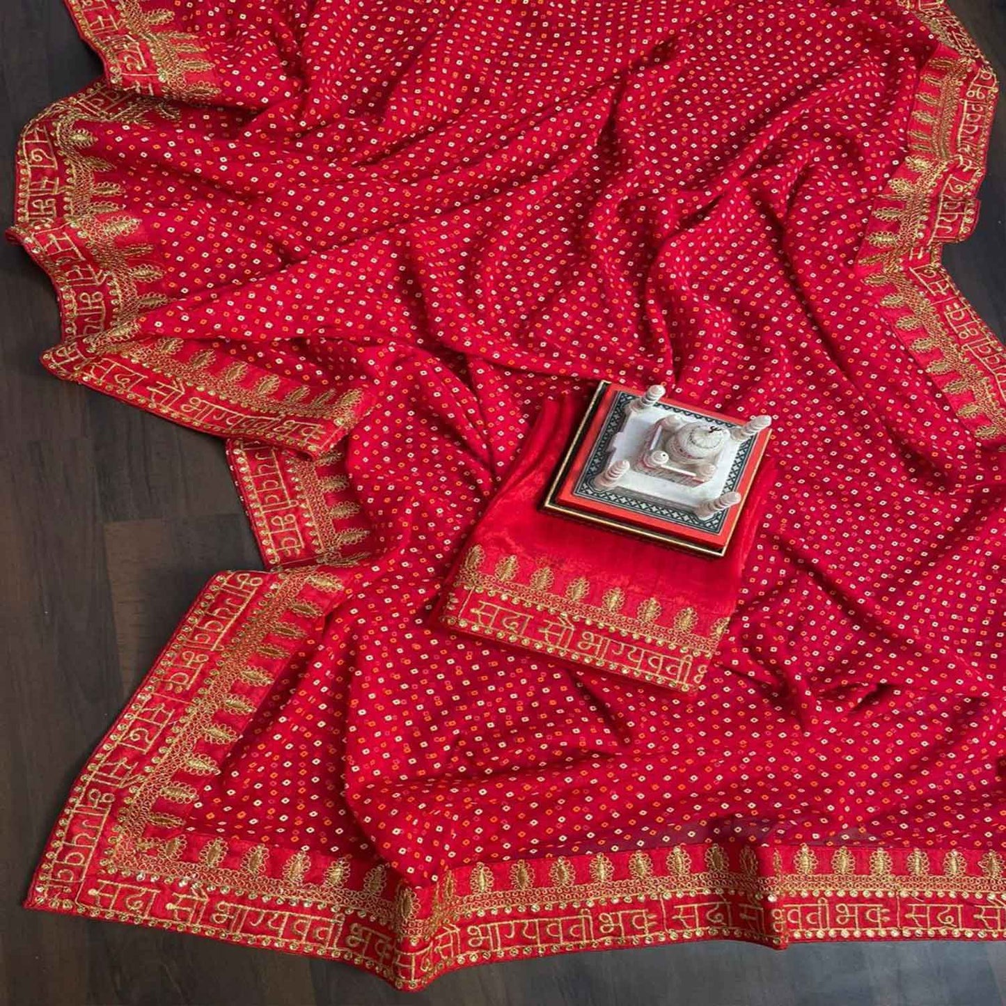 Women's Lace Bordered Karwa Chauth Look In Sada Saubhagyavati Bhava Red Saree